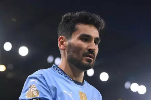 رسميًا.. مانشستر سيتي يفعل بند تمديد عقد جوندوجان